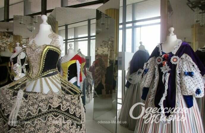 Музкомедия, костюмы