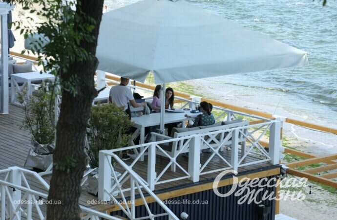 кафе на пляже