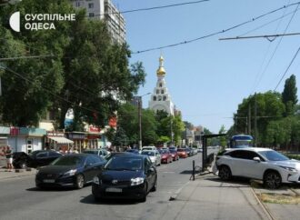 Тройное ДТП в Одессе: на Фонтане не разъехались три легковушки (фото)