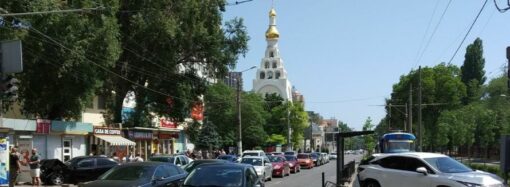 Потрійне ДТП в Одесі: на Фонтані не роз’їхалися три легковики (фото)
