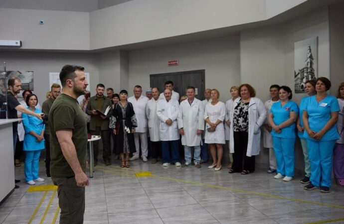 Зеленский в больнице2