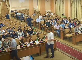 Сессия горсовета началась со скандала: часть депутатов покинули зал