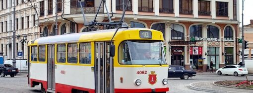 В Одессе временно не ходит трамвай №10 – виноват автокран
