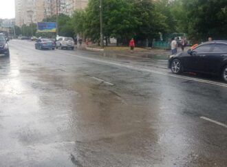 Одессу накрыл залповый ливень: какова ситуация на дорогах? (фото)
