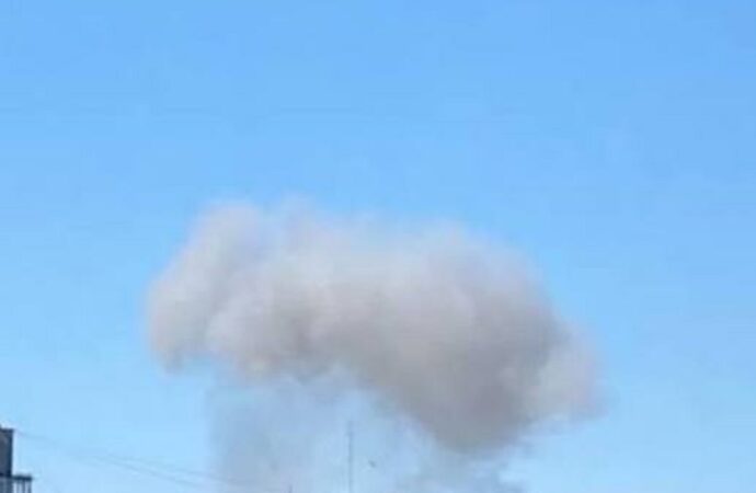 В Одессе взрывы, над городом дым, идет обстрел ракетами (ОБНОВЛЕНО)