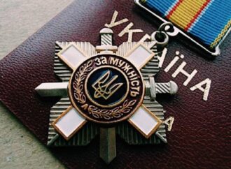 Боец одесской теробороны спас в бою побратимов: его наградили орденом