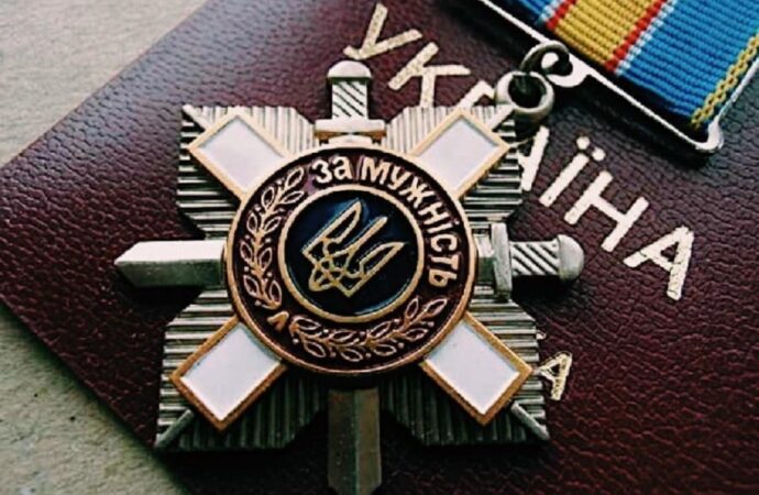 Боец одесской теробороны спас в бою побратимов: его наградили орденом