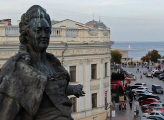 Активисты просят областные власти убрать памятник Екатерине ІІ