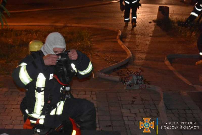 пожар в ТЦ Греческий в Одессе3