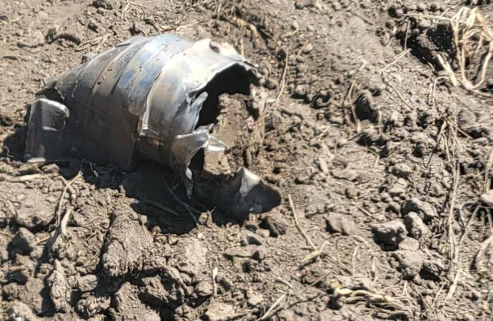 Одесситам показали обломки ракеты, сбитой над Одесской областью (фото)