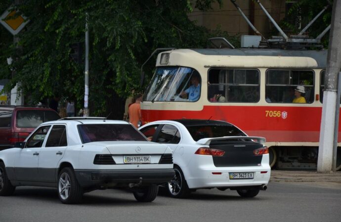 Одесские трамваи, ставшие из-за дождя, возобновили работу