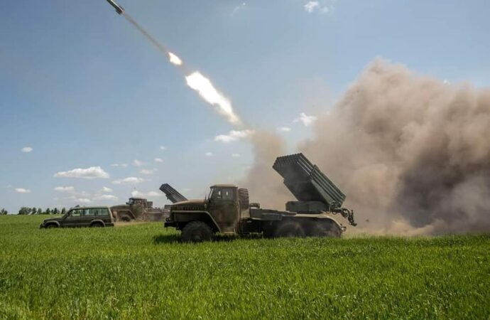 103 день війни в Україні: ворог веде обстріли, а наші збили гвинтокрил