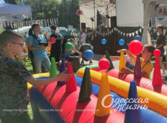 В одесском cквере Гамова создали мини-Диснейленд для детей-переселенцев (видео, фото)