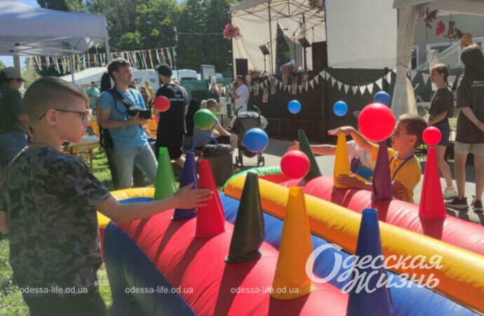 мини-Диснейленд в сквере Гамова