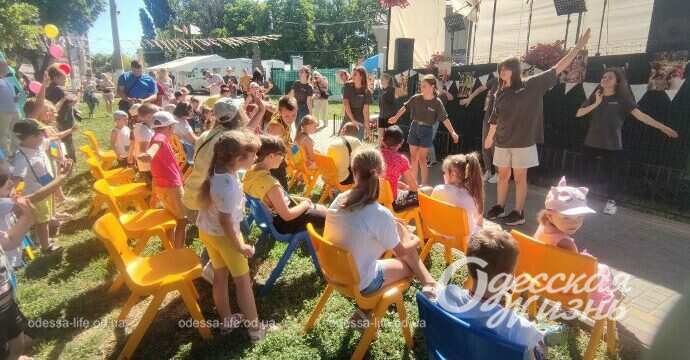 мини-Диснейленд в сквере Гамова2