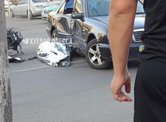 ДТП в Одесі: на Інглезі Mercedes задавив мотоцикліста