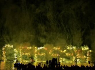 Над нічною Венецією спалахнула величезними літерами назва Одеси (фото)