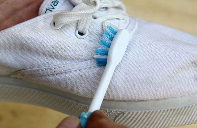 Як доглядати взуття з текстилю