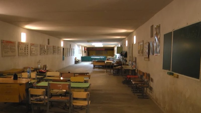Школьный класс в убежище2