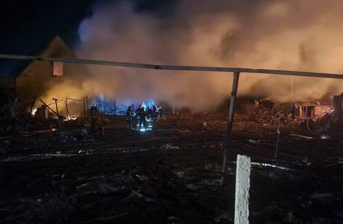 Ночной ракетный удар по Одесщине: сгоревшие и разрушенные дома, раненые (фото)