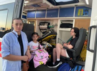 Ракетний удар по Затоці: поранені мама та донька поїхали лікуватися до Австрії (фото)