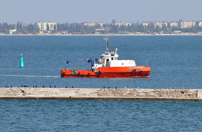 Українське судно підірвалось на міні (фото)