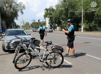 Патрульные на велосипедах провели рейд по велодорожкам Одессы (фото)