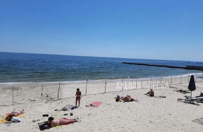 На одеських пляжах почали з’являтися паркани із сітки