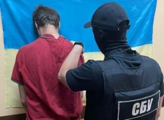 Собирал данные для обстрелов Одесской области: СБУшники задержали медработника-шпиона (видео)