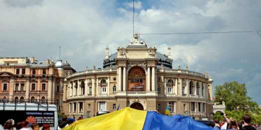 Где, когда и при каких обстоятельствах в Одессе впервые подняли украинский флаг