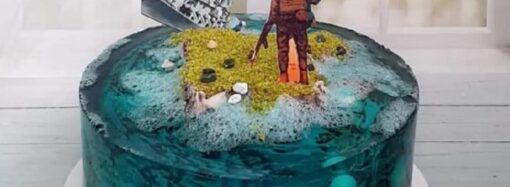 На Одещині домогосподарка виготовила «Торт-острів» на честь перемоги ЗСУ на Зміїному