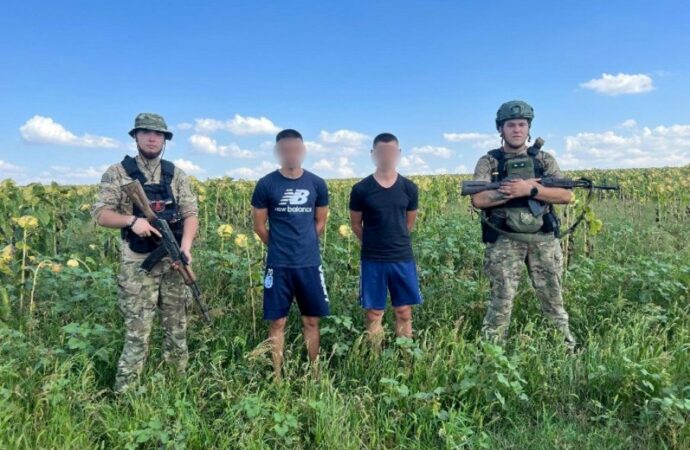 На Одещині затримали чергову «партію» ухилянтів – ховалися у соняшниках