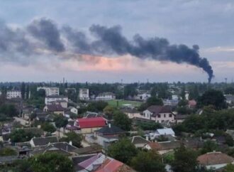 В Крыму серия мощных взрывов: горят склад боеприпасов и электроподстанция