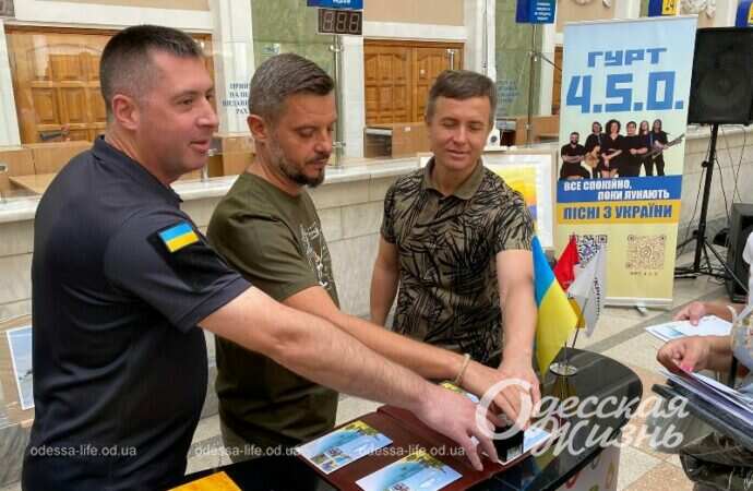 Гашение марки с псом Патроном в Одессе2