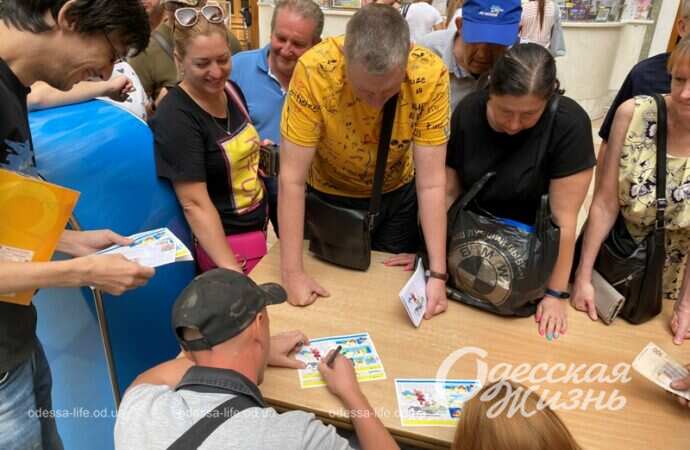 Марки с котиками, посетители