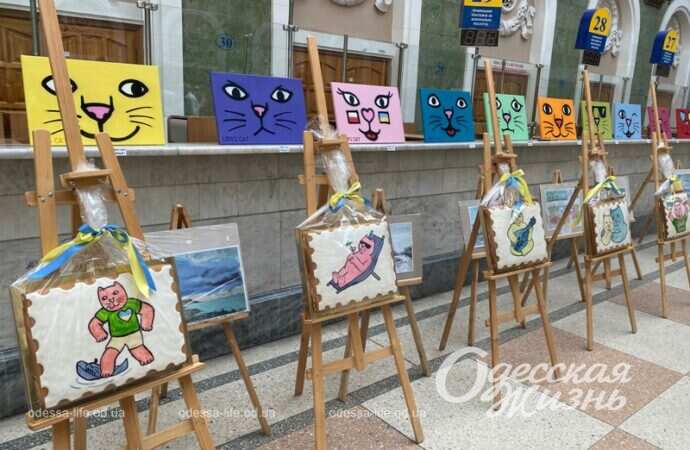 Марки с котиками, пряники