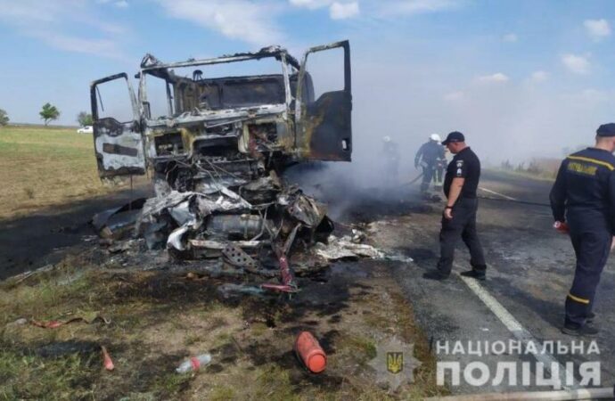 На трассе Одесса – Рени сгорели заживо водитель и 2-летний ребенок – движение затруднено