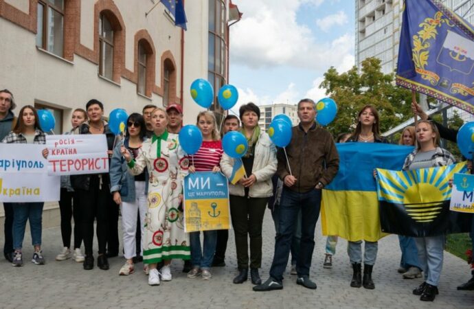 Маріуполь – це Україна: в Одесі відбулася акція проти «референдуму» (фоторепортаж)