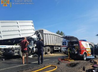 На трасі Одеса-Рені серйозна аварія за участю трьох фур