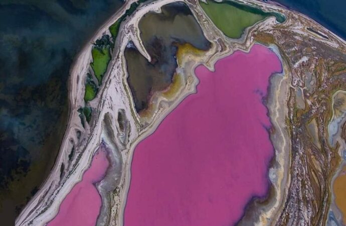 На Одещині висохли унікальні кольорові озера
