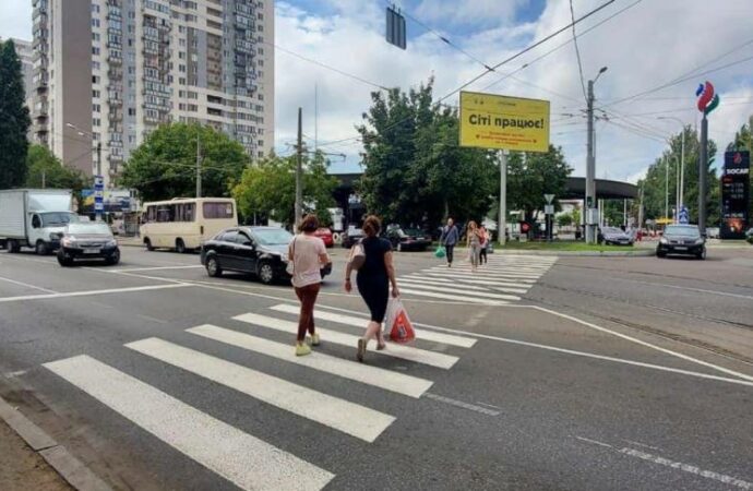 Дорожні роботи в Одесі: де поновили пішохідні переходи (фоторепортаж)