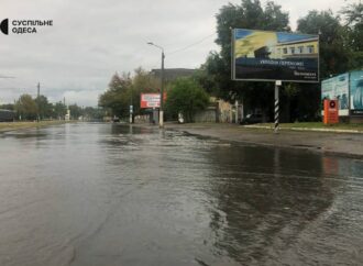 Ночной дождь превратил часть одесских улиц в реки (фото, видео)
