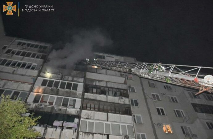 В Одессе горела многоэтажка – есть погибшие (видео)