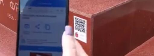 На пам’ятниках в Одесі встановлюють інформаційні таблички з QR-кодом (відео)