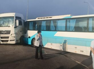 На дороге Одесса-Южный столкнулись автобус и грузовик: много пострадавших