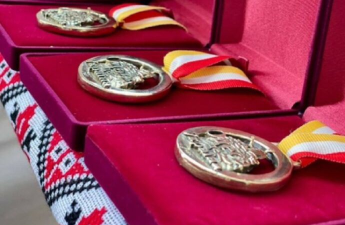 Мэр Николаева получил награду — знак «За оборону Одессы»