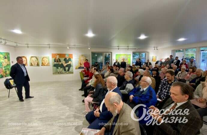 Презентация новой книги Аркадия Рыбака, на сцене