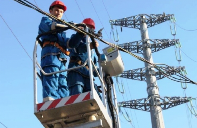 Енергетики розповіли про ситуацію з електропостачанням на Одещині після обстрілів