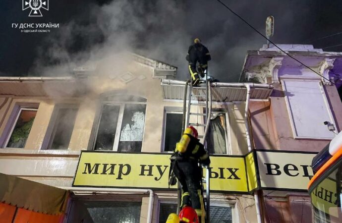 Пожежа на Привозі в Одесі: чи є постраждали? (відео, фото)