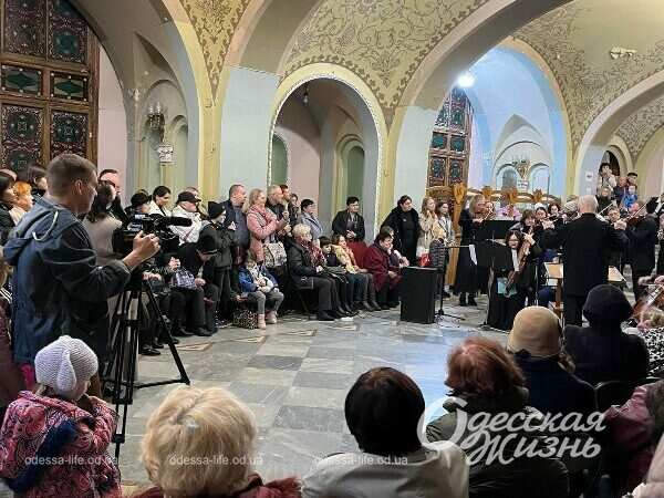 Концерт в Одесской филармонии во время тревоги7